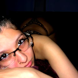 Pragtige Vrou met 'n Verleentheid