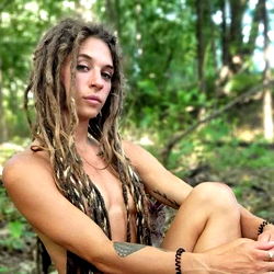 Pragtige Vrou met Lange Haare - Sensuele Skouspel