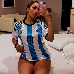 Sensuele Model in Streek - 'I'M H0RNY'🥵