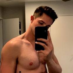 Speelse Mannebeen: 'Dominick' - 'OnlyFans' Model