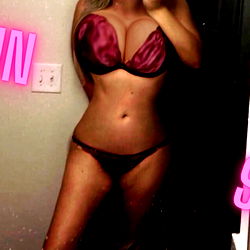 Erin Shea 🫦 photo