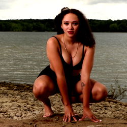 Pragtige Vrou in Badpak - OnlyFans Model se Opvallende Uitbeelding