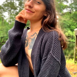 Pragtige Sweater Model - Rachel Olivia in 'n Flawe Sweater