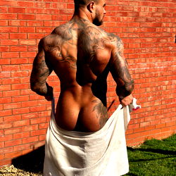 Pragtige man in 'n badhanduk - OnlyFans Model