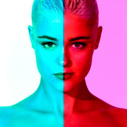 Pragtige Model van Australia: Stefania Ferarrio se Skitterende Uitbeelding