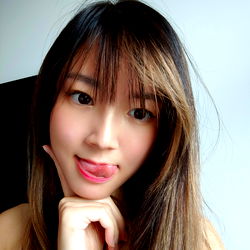 Pragtige Vrouelike Model in 'n Sexy Omgewing