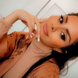 Pragtige Vrou in Sweetsuiere - OnlyFans Model Jazmen Jafar