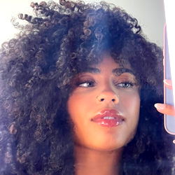 Pragtige Vroue Model: Venus Marquez in 'n Sensuele Voorspoeding