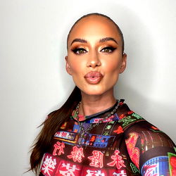 Pragtige Model in Opvallende Volgensstyl