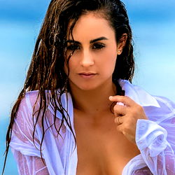 Pragtige Model in die Son – 'n Sensuele Oomblik