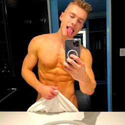 Strekbeeld van 'n Sensuele Man – Emmet Charm