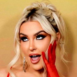 Pragtige Vrouelike Model vir OnlyFans - Tana Mongeau