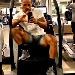 Demetrius Jenkins: Kragtige ManneModel - Absoluut Verblufferend!