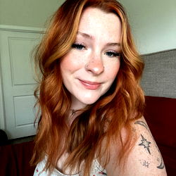 Pragtige Rooiborskinne Model - Ontdek Haar Skoonheid