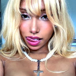 Pragtige Model NAMIKO - OnlyFans Sensasie!