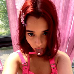 Pragtige Model in 'n Romantiese Kleed - OnlyFans Inspirasie