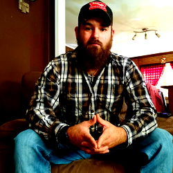 Streeks Man met Baard - OnlyFans Model Voorskou