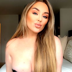 Pragtige Model Met Lange Haar - Lexi