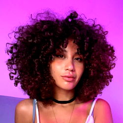 Pragtige Vrouelike Model in Stadse Omstande