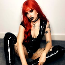 Veroorskynende Skoonheid: IVY FOX in Lêkstof