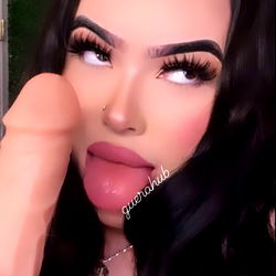 Pragtige Vrou met Sensuele Oogmake-up – OnlyFans Model