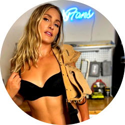 Pragtige Model in 'n Onderwerp Boikoot – Unieke Geskenk