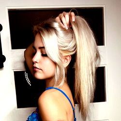 Pragtige OnlyFans Model in Stad – 'Bunnie's' Verkenning