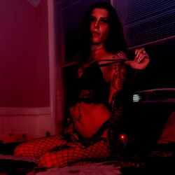 Pragtige Model Mimi Fox in 'n Romantiese Opstelling