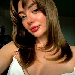 Pragtige Vrouelike Model - Alexis Ren 🍌