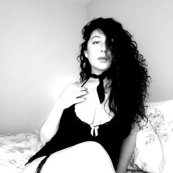 Pragtige OnlyFans Model in Swart Set – Unieke Afbeeldings