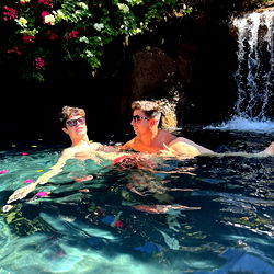 Pragtige Model in 'n Swemtoepel - Unieke Geskenk