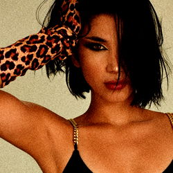 Sensuele Pragtigheid: 'Anna' in 'n Diep Swart Tekenstuk