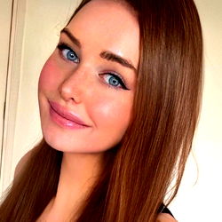 Pragtige Vrou met Bruin Haare - OnlyFans Model