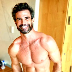 Strekbeeld Model Daniel LeBang – Skouspelagtige Manlikheid