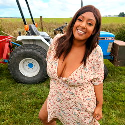 Pragtige Vrou in 'n Romperd - OnlyFans Model Foto