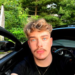 Pragtige Manlike OnlyFans Model - Geskenk vir die Oog!