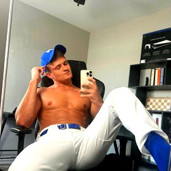 Kaadjeproud Man in Streek Wolke