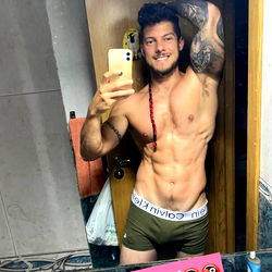 Speelse man in 'n sagte swembroek - OnlyFans Model