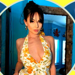 Pragtige Model in 'n Diepkoel Dromerige Vrystor-Rok