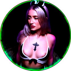 Pragtige OnlyFans Model Teribaal in 'n Sensuele Outfit