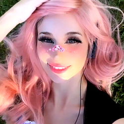 Pragtige OnlyFans Model van Laos – In Die Rooi Kleur