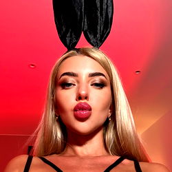 Sensuele Model uit Bali – Ontdek Shanți 🖤