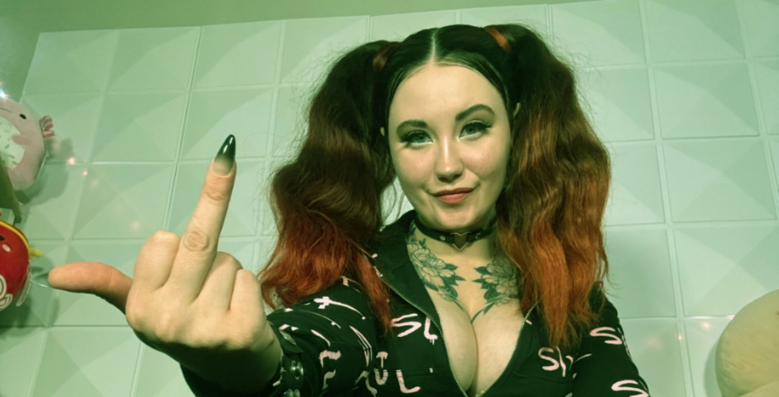 Mistress LainaBearrKnee photo