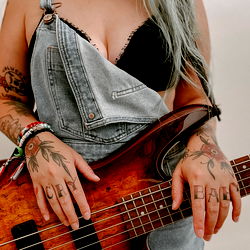 𝘢𝘴𝘩𝘭𝘪𝘦𝘨𝘩 photo