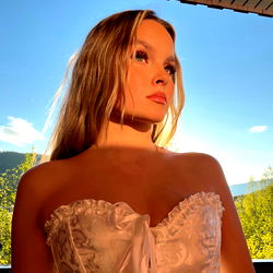 Pragtige Vroue in Romlee - Unieke Model Foto