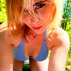 Pragtige Vroulike Model – Nova Nickels