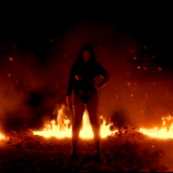 Pragtige Vrouelike Model in 'n Streek Setting