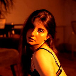 Pragtige Vrou in 'n Stresvolle Omstande