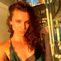 Pragtige Vroue Model in 'n Seksuele Setting