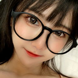 Pragtige Model – Iamdorasnow se Unieke Uitdrukking